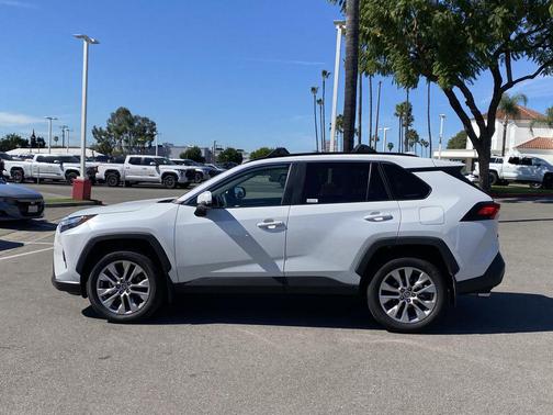 2025 Toyota RAV4 XLE Premium