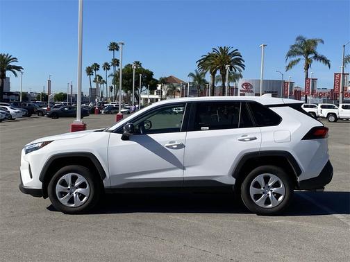2025 Toyota RAV4 LE