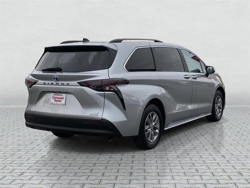 2024 Toyota Sienna LE