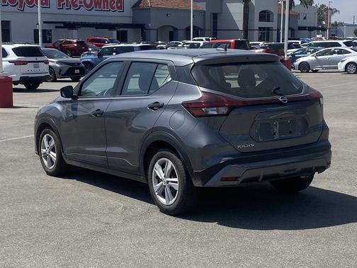 Gun Metallic 2024 Nissan Kicks S