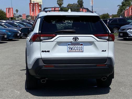 Wind Chill Pearl 2025 Toyota RAV4 XLE Premium