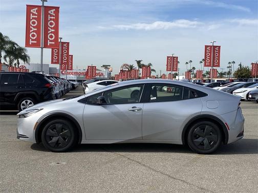 2025 Toyota Prius LE