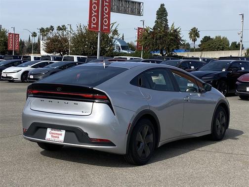 2025 Toyota Prius LE