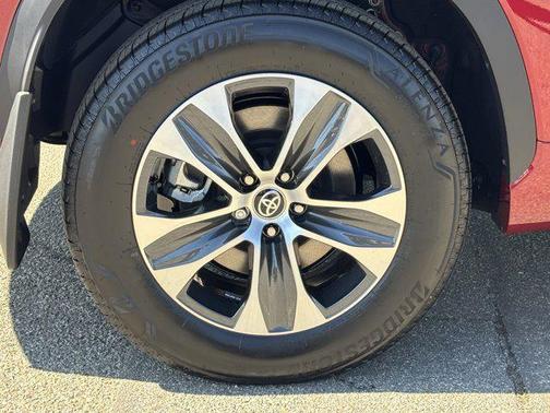 2025 Toyota Highlander Hybrid XLE