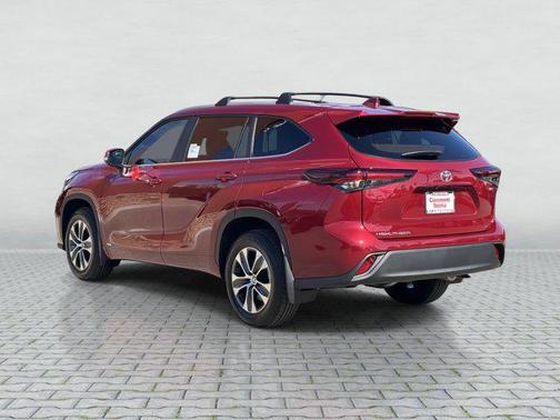 2025 Toyota Highlander Hybrid XLE