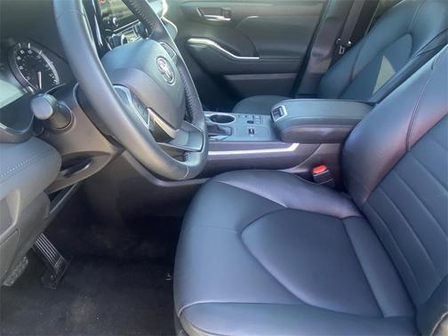 2025 Toyota Highlander XLE