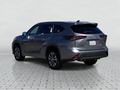 2025 Toyota Highlander XLE