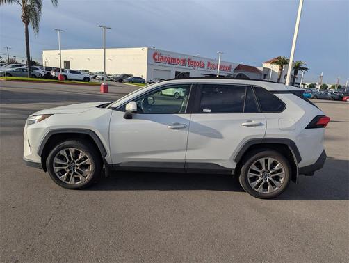 2022 Toyota RAV4 XLE Premium