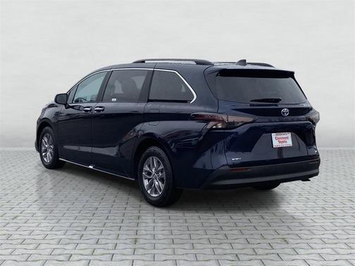 2025 Toyota Sienna XLE