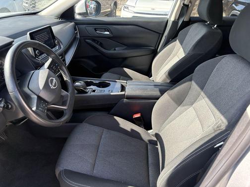 Brilliant Silver Metallic 2025 Nissan Rogue SV