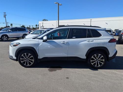 2024 Toyota Corolla Cross XLE