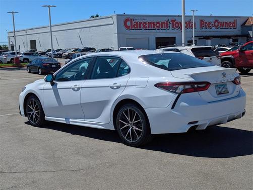 2024 Toyota Camry SE