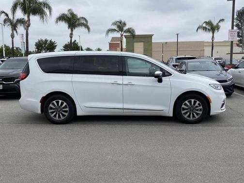 Bright White Clearcoat 2023 Chrysler Pacifica Hybrid Limited