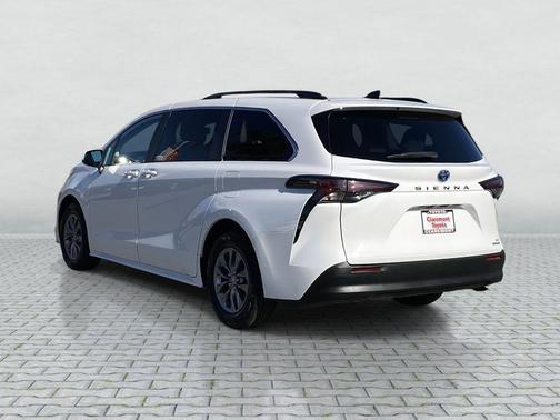 2024 Toyota Sienna LE
