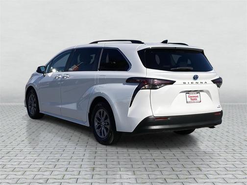 2024 Toyota Sienna LE