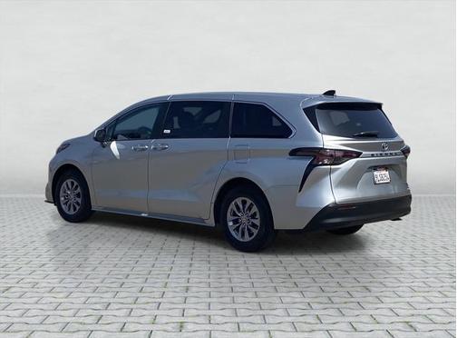 2024 Toyota Sienna XLE