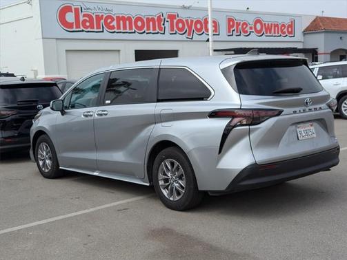 2024 Toyota Sienna XLE