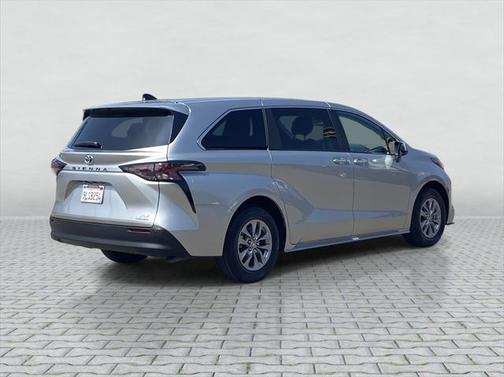 2024 Toyota Sienna XLE