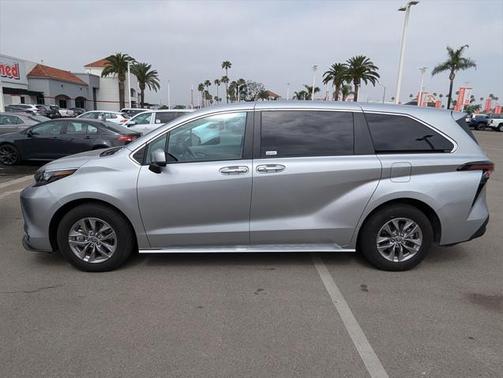2024 Toyota Sienna XLE
