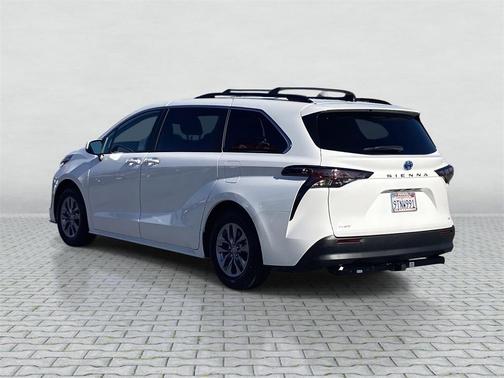 2025 Toyota Sienna LE