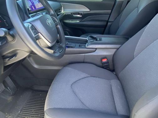 2025 Toyota Highlander LE