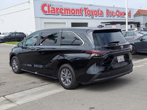 2024 Toyota Sienna XLE