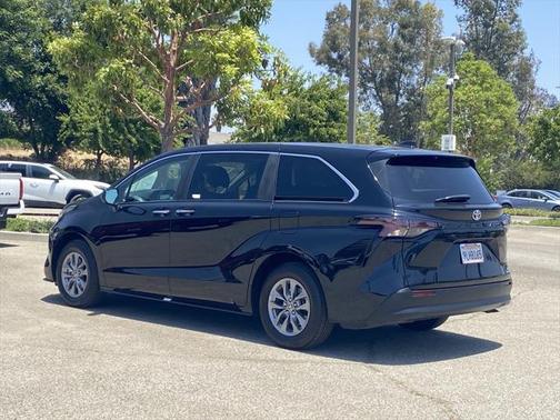 2024 Toyota Sienna XLE