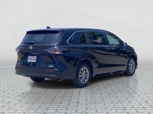 2024 Toyota Sienna XLE