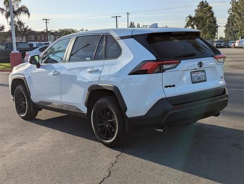 2022 Toyota RAV4 LE
