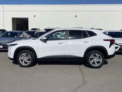 Summit White 2024 Chevrolet Trax LS