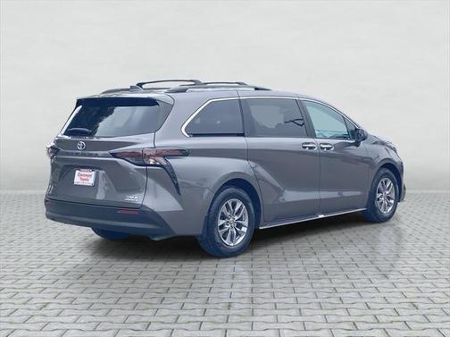 2023 Toyota Sienna XLE 8 Passenger