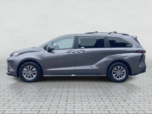 2023 Toyota Sienna XLE 8 Passenger