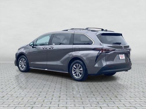2023 Toyota Sienna XLE 8 Passenger