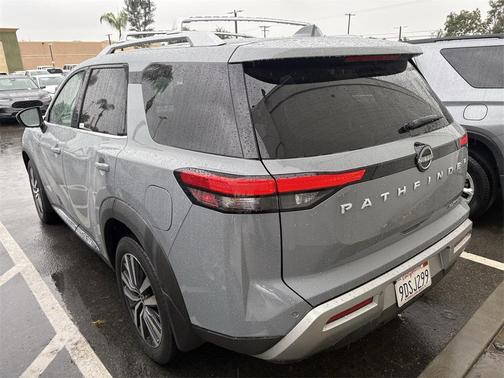 2022 Nissan Pathfinder Platinum 2WD