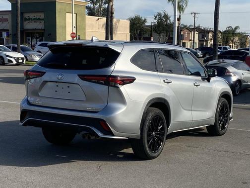 2025 Toyota Highlander XSE