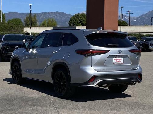 2025 Toyota Highlander XSE