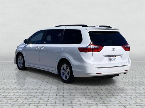 2020 Toyota Sienna LE