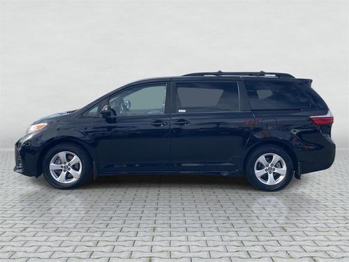 2018 Toyota Sienna LE