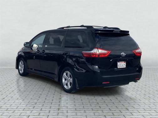 2018 Toyota Sienna LE