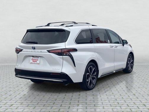 2025 Toyota Sienna Platinum