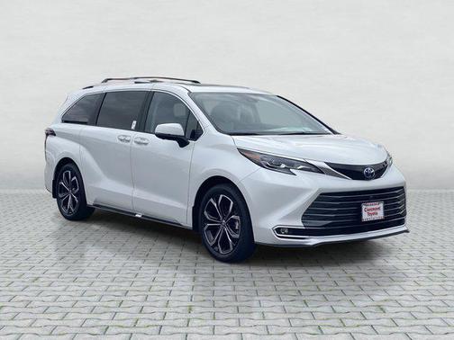 2025 Toyota Sienna Platinum