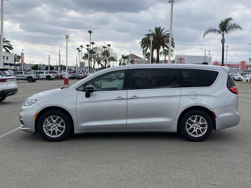 Silver Mist Clearcoat 2024 Chrysler Pacifica Touring