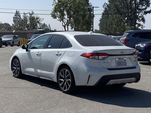 Blizzard Pearl 2021 Toyota Corolla SE