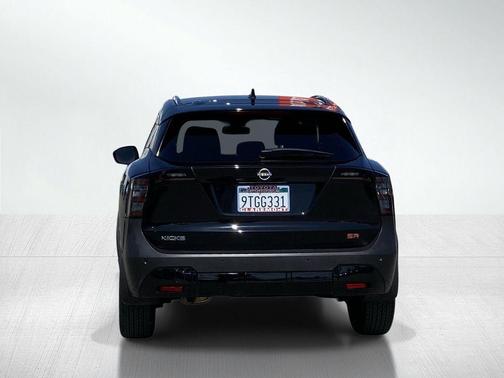 Super Black 2025 Nissan Kicks SR