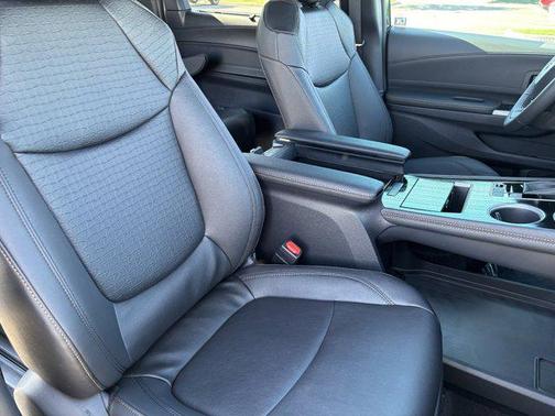 2025 Toyota Sienna Woodland Edition