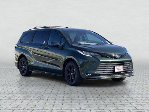 2025 Toyota Sienna Woodland Edition