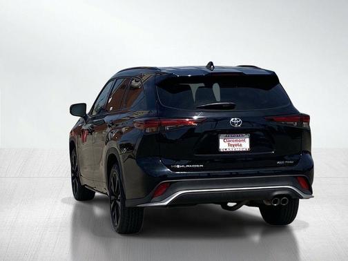 Midnight Black Metallic 2025 Toyota Highlander XSE