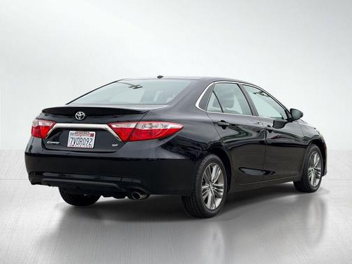 Midnight Black Metallic 2017 Toyota Camry SE