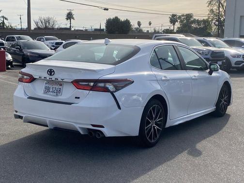 2022 Toyota Camry SE