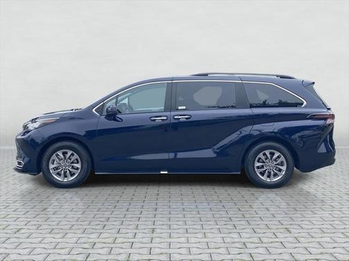 2023 Toyota Sienna XLE 8 Passenger